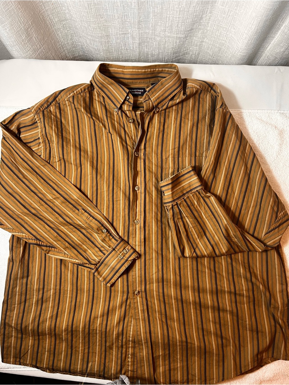 Roundtree & Yorke Men's Striped Button-Down Shirt in Brown and Gold PLUS SIZE XX
